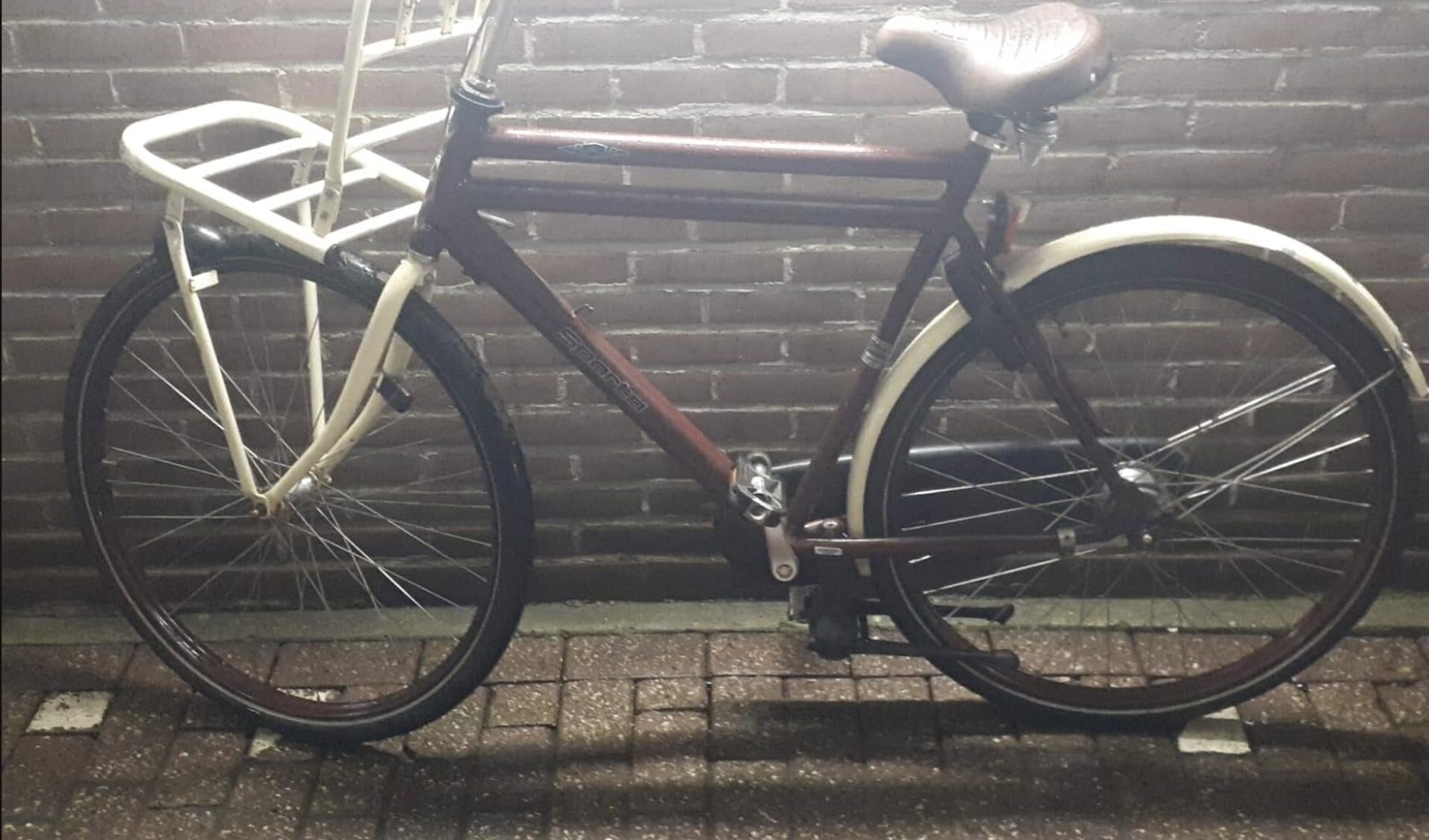 De politie zoekt de eigenaar van deze fiets. 