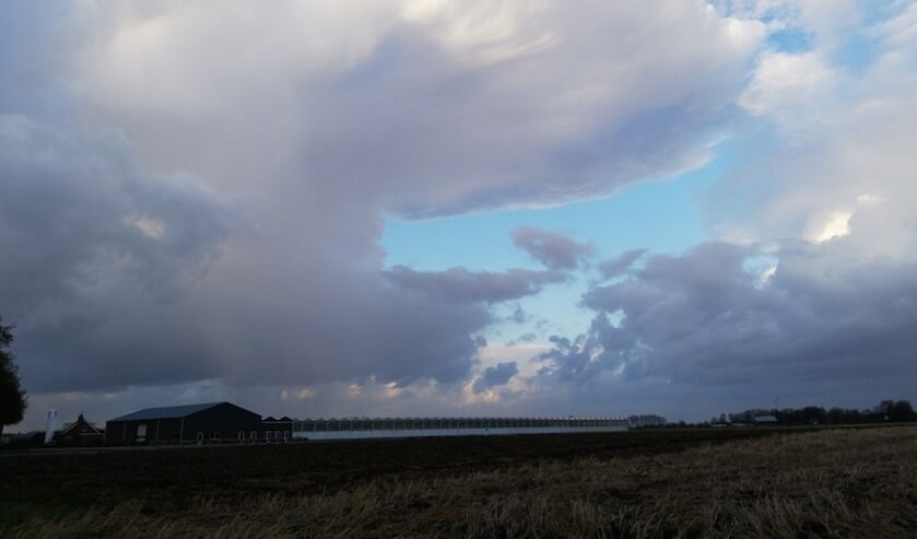 Buienwolk boven Prinsenbeek