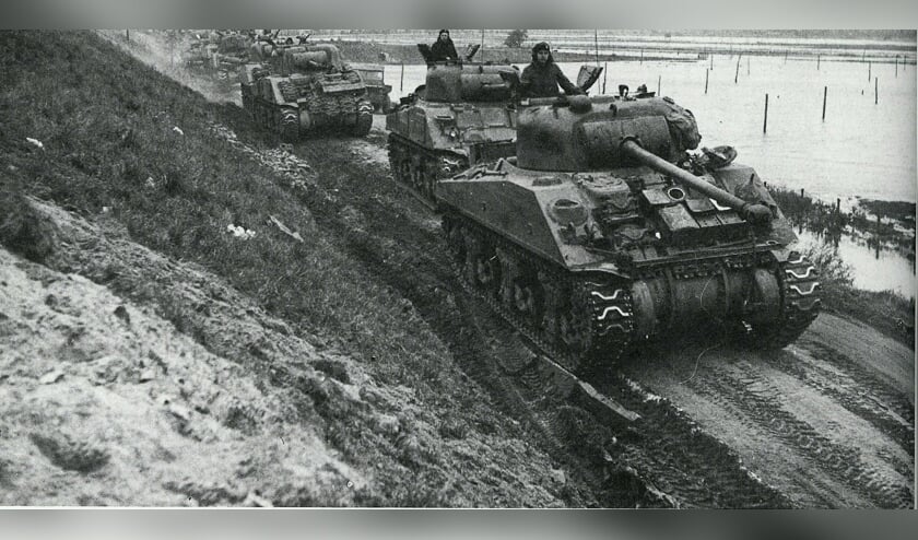 Tank langs Kanaal door Zuid Beveland.