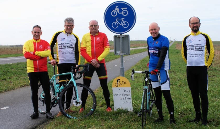 Vlnr: Jaap Kriekaard, Dick van de Velde, Rene Staal, Piet Eversdijk en Casper van Gilst.