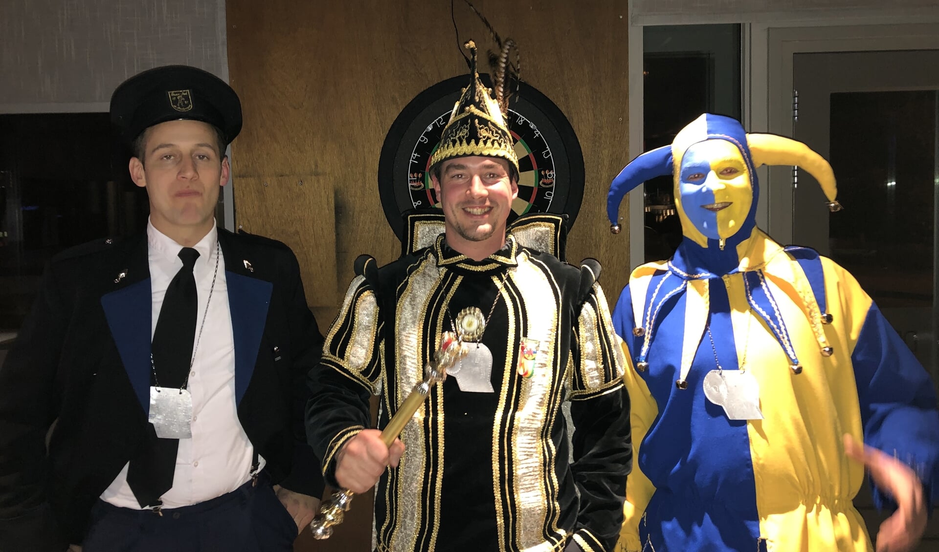 Pliessie Jimmy, Prins Ralph en Nar Kevin voelen zich helemaal thuis bij CV De Goudpoepers. 