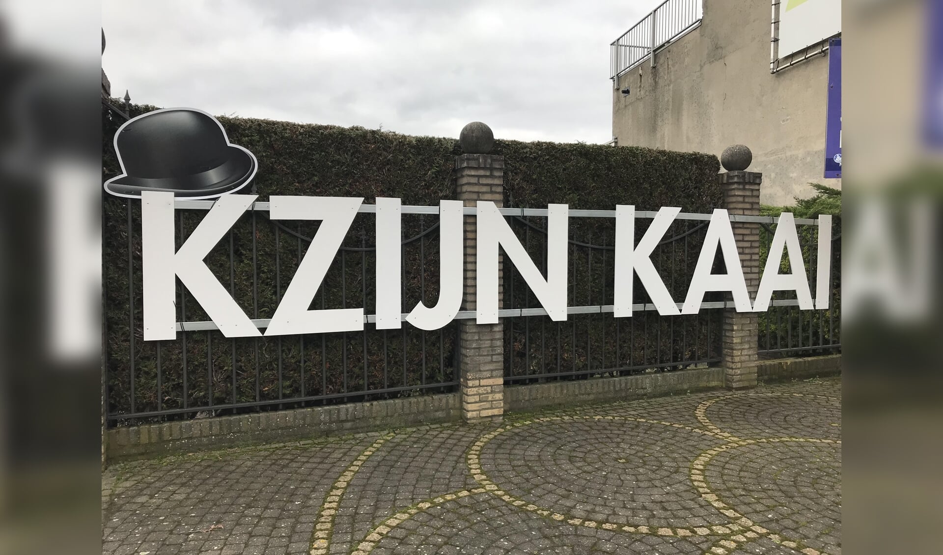 De grote letters die staan te stralen op de Kaai. FOTO ARCHIEF IQ AARMOEI-NIEKE