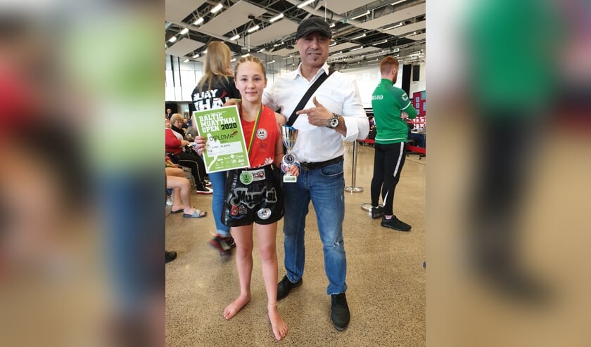 Ruby de Bont met haar gouden medailles in Litouwen.