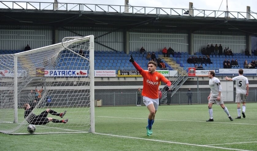 Elst gaf een goede pass op de meegelopen Tarfit die met een indraaiende voorzet Soares Wanderley wist te bereiken die tegendraads de 1-0 wist binnen te schieten.
