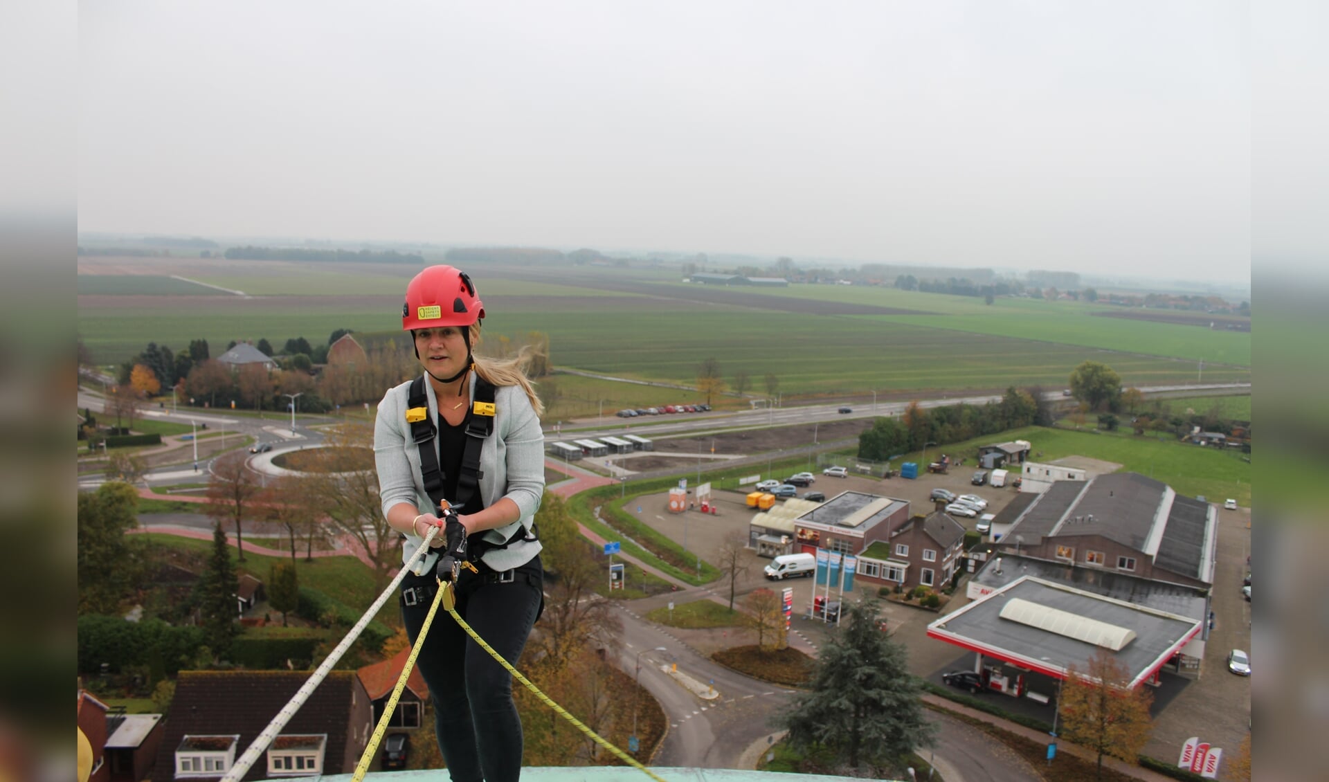 Esther Prent klom in november vorig jaar nog op het dak van de Watertoren om de Vuelta 2020 van de daken te schreeuwen. 