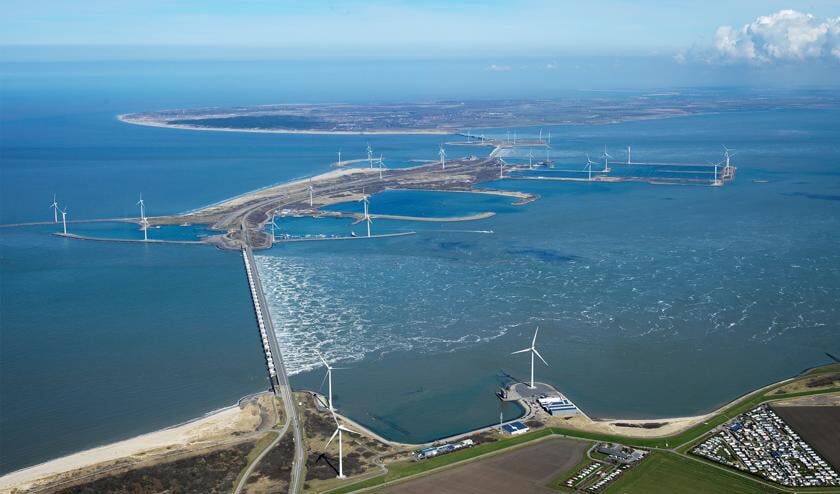 Bouw van nieuwe windmolenparken op Oosterscheldekering van start