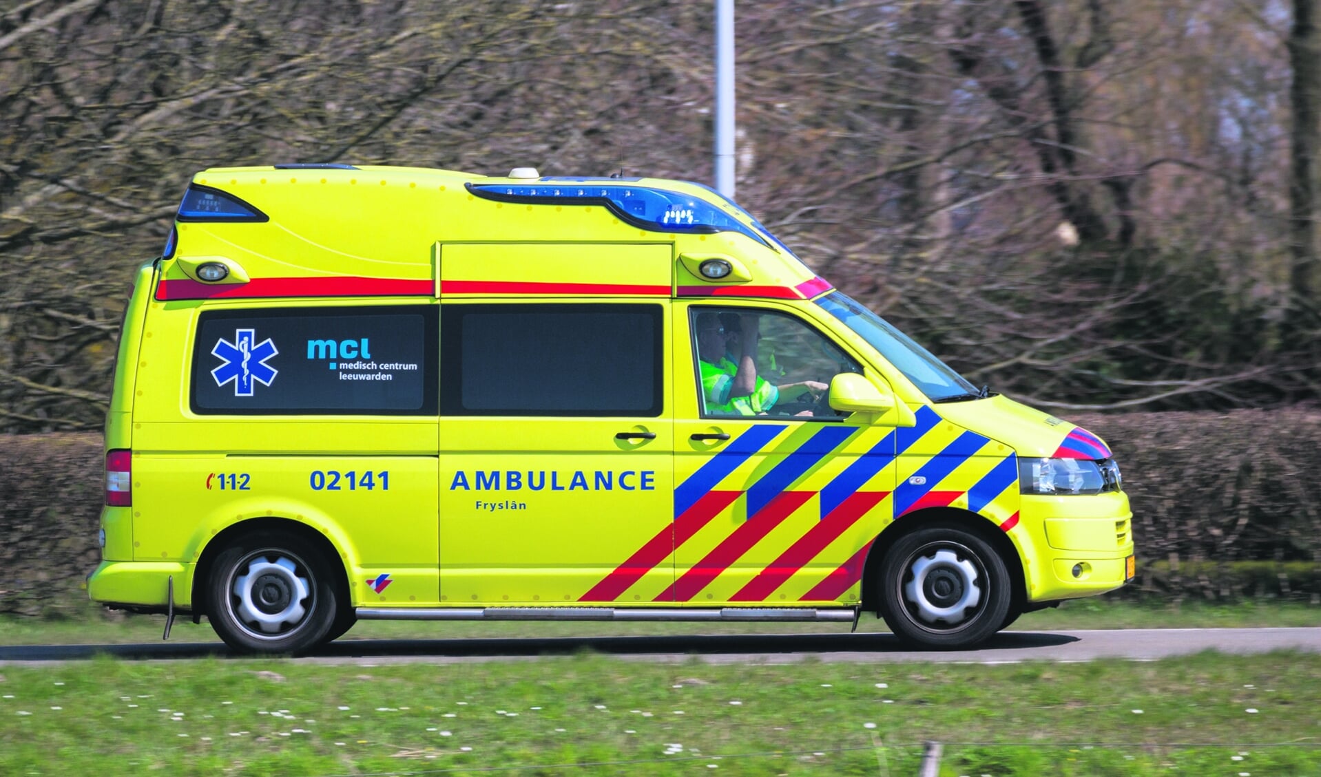 Ambulances mogen 40 km/u harder rijden dan de toegestane snelheid voor regulier verkeer. 