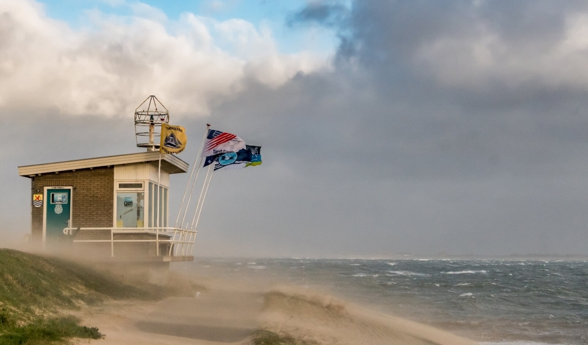 Een stormachtige dag aan de kust van Wemeldinge.