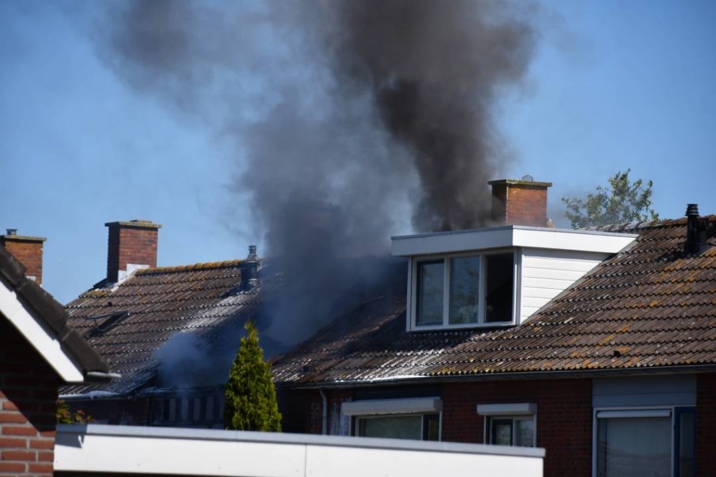 Persoon Gewond Bij Uitslaande Brand In Woning Sint-Maartensdijk - Al ...