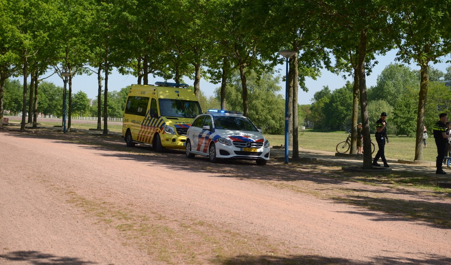 Er heeft zaterdagmiddag een steekincident plaatsgevonden in de Kijk in de Pot in Bergen op Zoom. Eén persoon is overgebracht naar het ziekenhuis. 