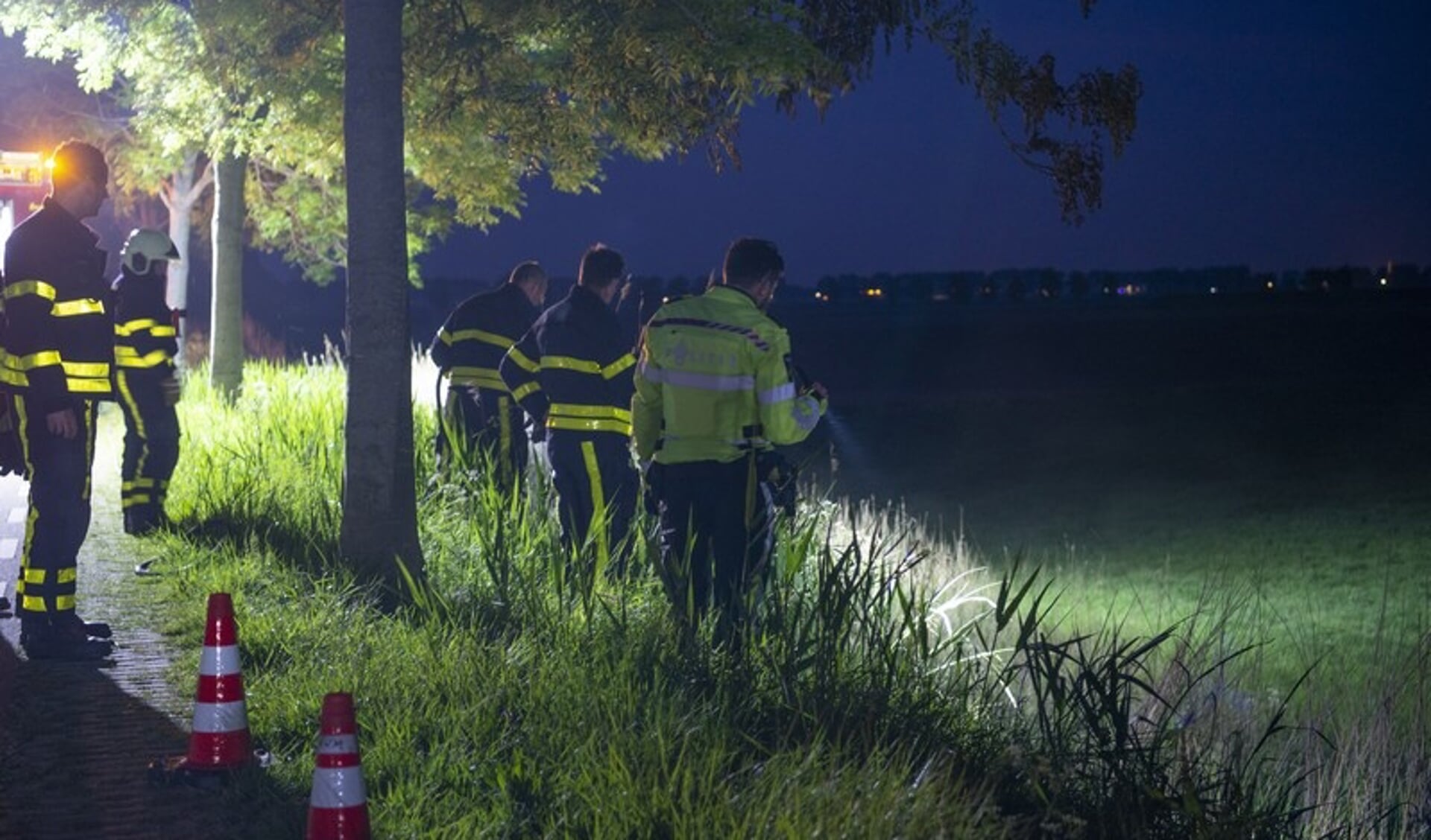 De brandweer van Nieuw-Vossemeer heeft vrijdagavond aan de Rubeerdijk tussen Nieuw-Vossemeer en Steenbergen een kleine buitenbrand geblust.