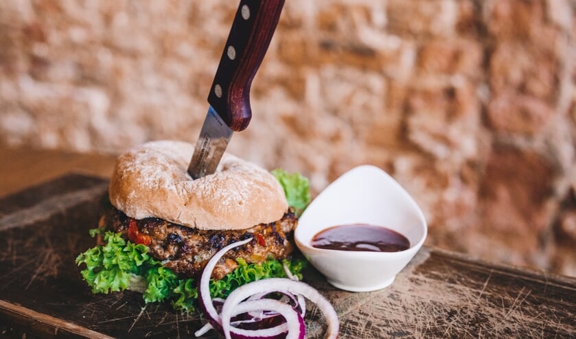 Van 'Ier, de Bergse burger is vanaf 1 juli verkrijgbaar bij Bistroclub de Stadsburger