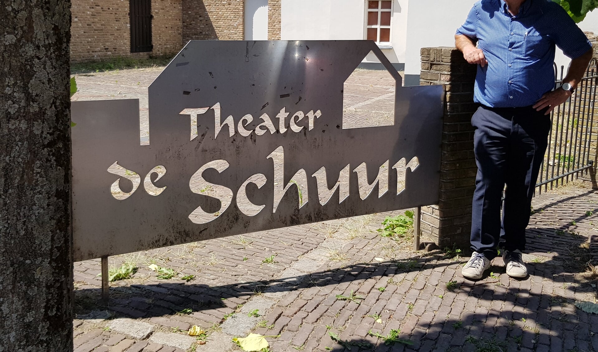 Henk Hendrikx bij 'zijn' theater'