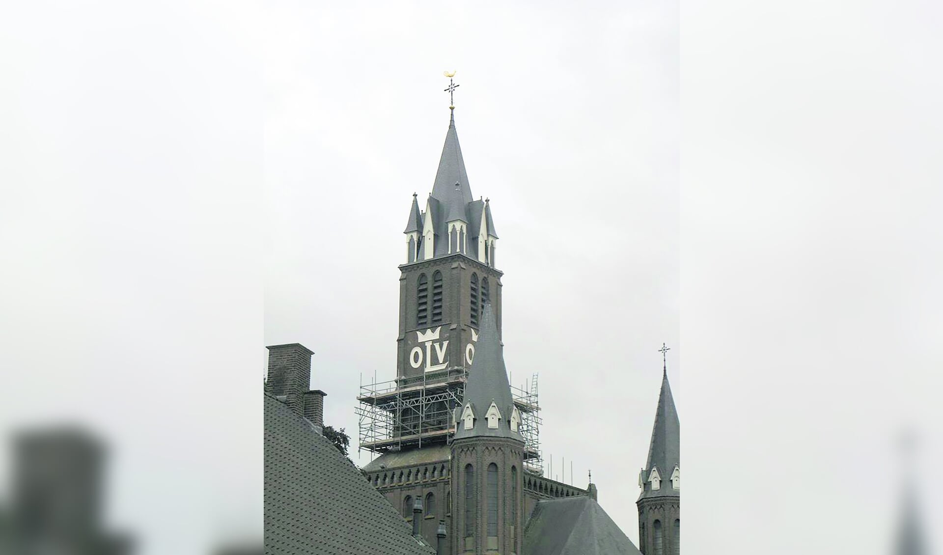 De centrale toren van de Willibrorduskerk is na de restauratie meer dan ooit een blikvanger. 