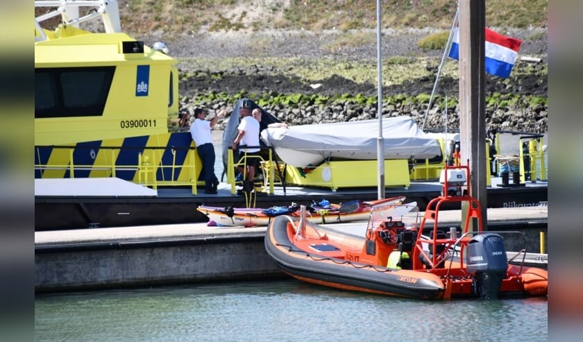 De twee zijn naar de jachthaven van Colijnsplaat gebracht.
