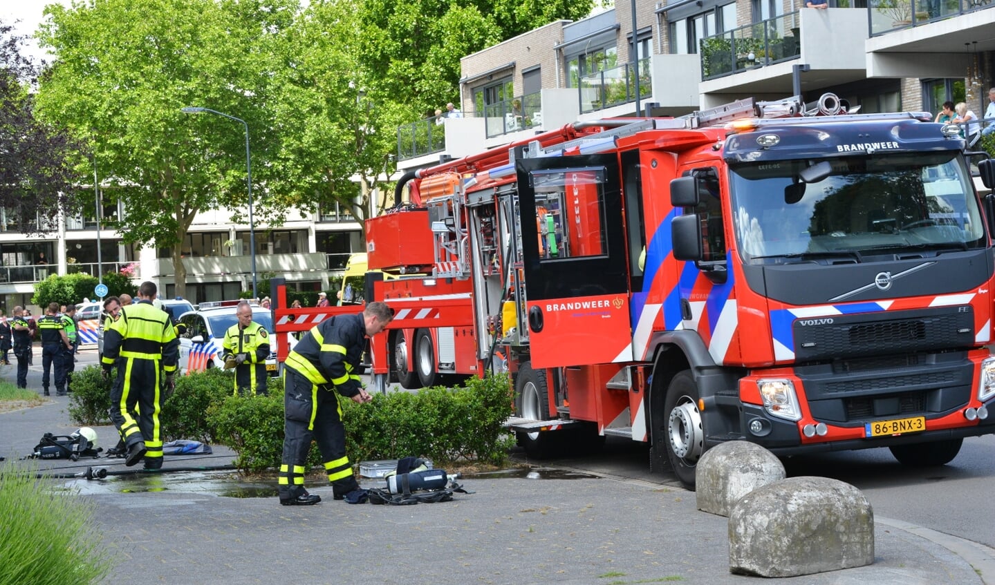 Opnieuw Brand In Woning Aan Zorgvlietstraat: Bewoner Naar Ziekenhuis ...