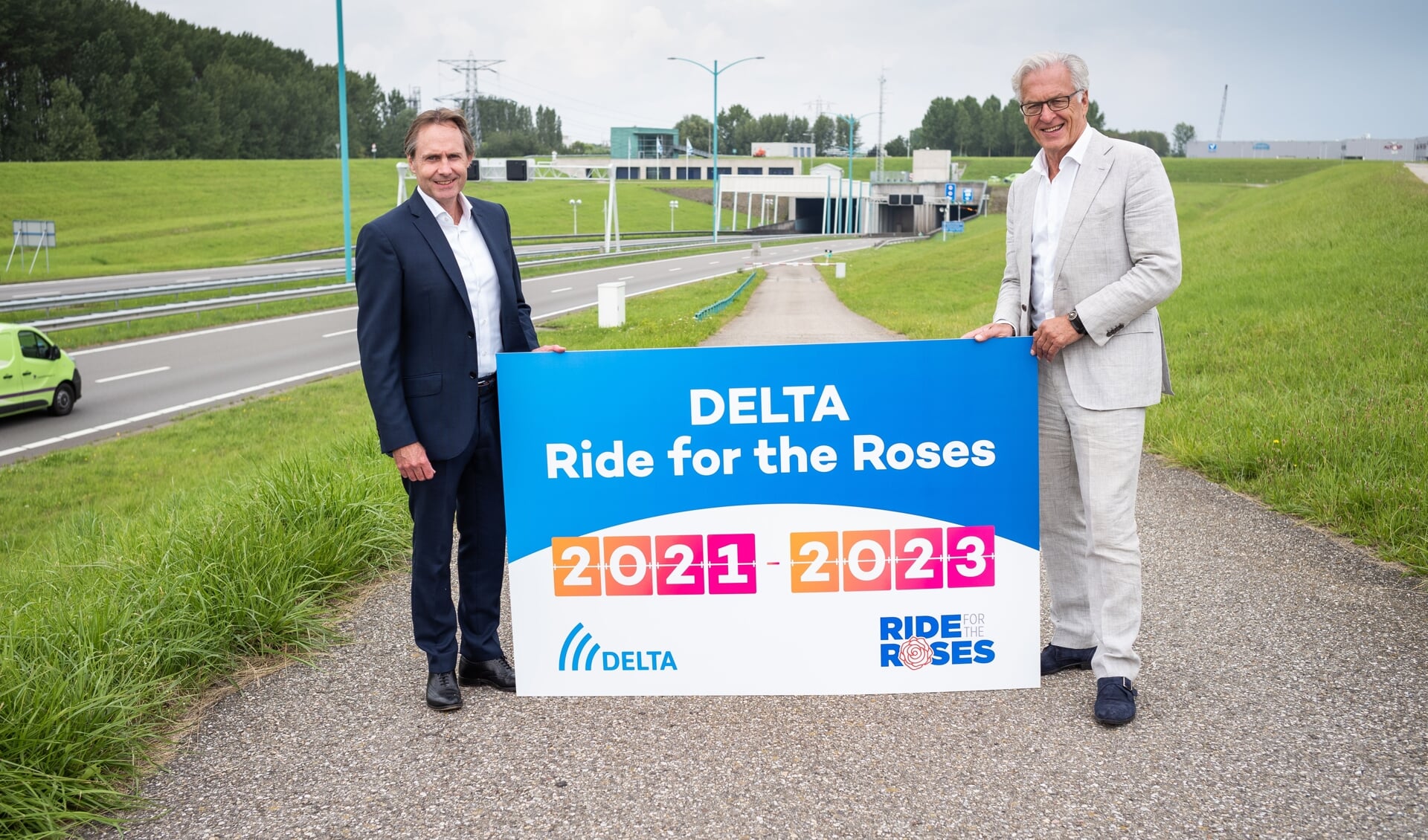 Ludolf Rasterhoff (l) en Ben de Reu bij de Westerscheldetunnel, die dit jaar voor het eerst onderdeel van de Ride zou zijn.