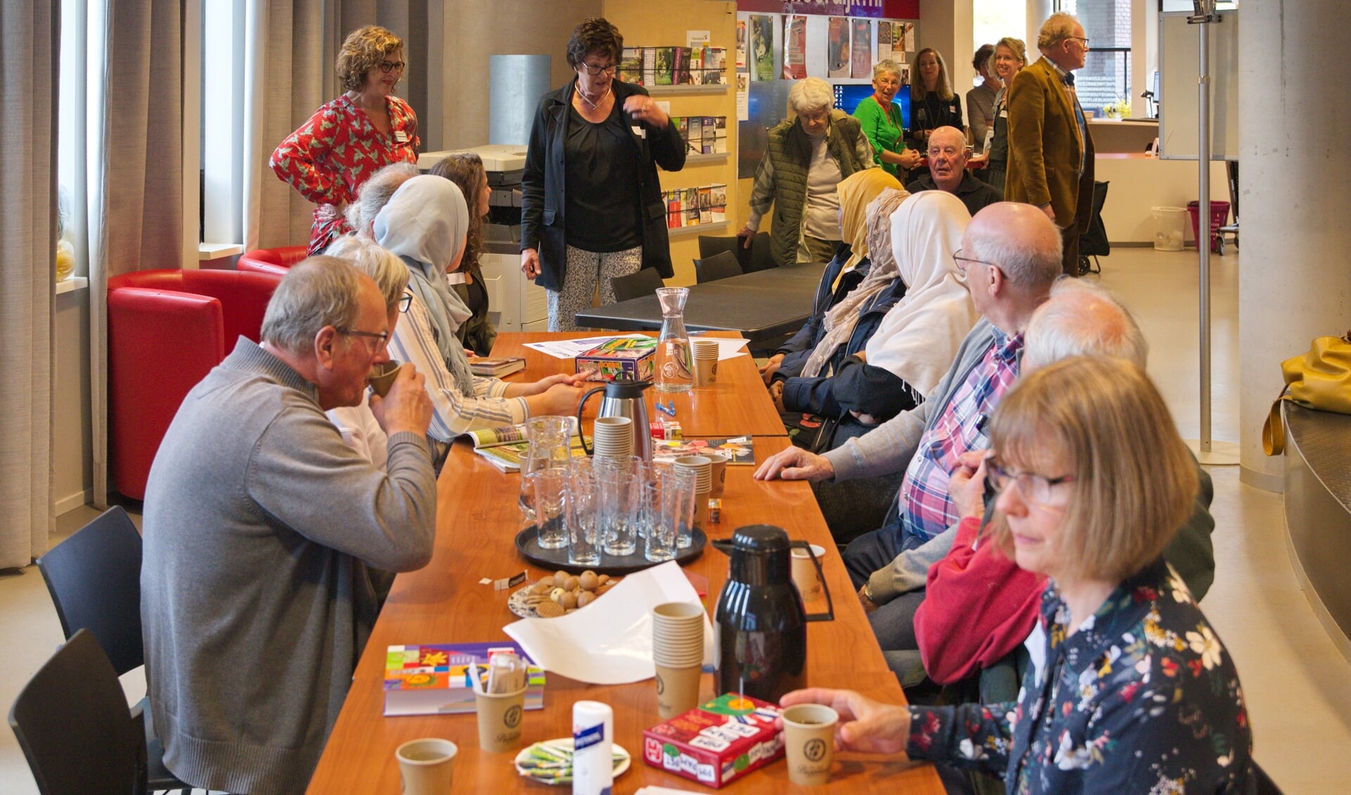 Bijeenkomst Taalcafé Bibliotheek Zevenbergen. FOTO WIM AALBERS