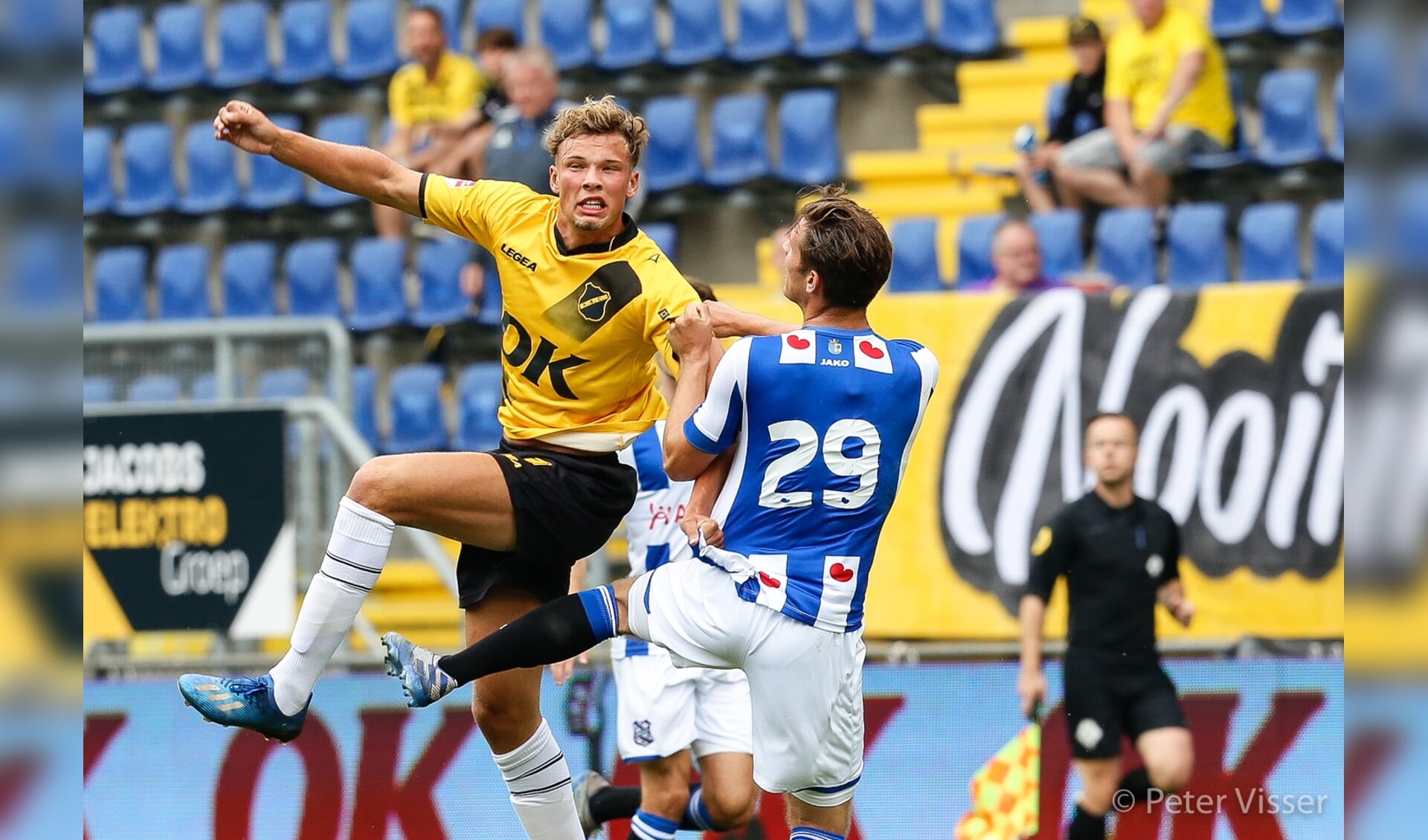 NAC won met 1-0 van Heerenveen. 