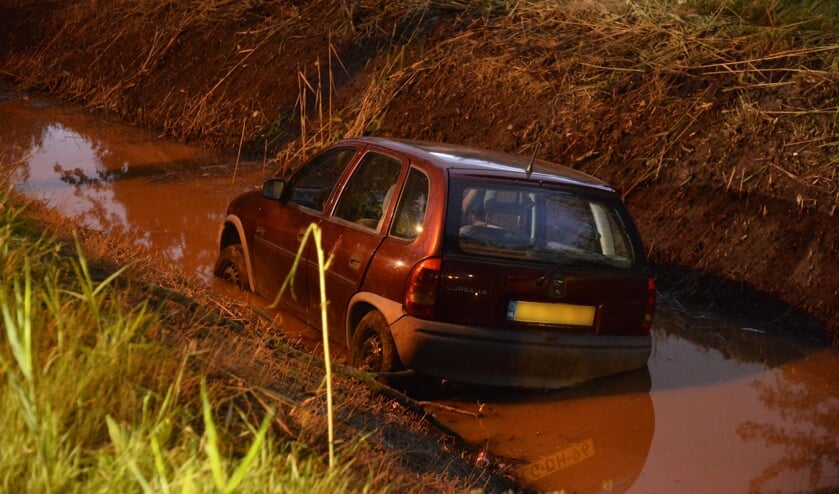 De auto vloog uit de bocht op de Elleboog.