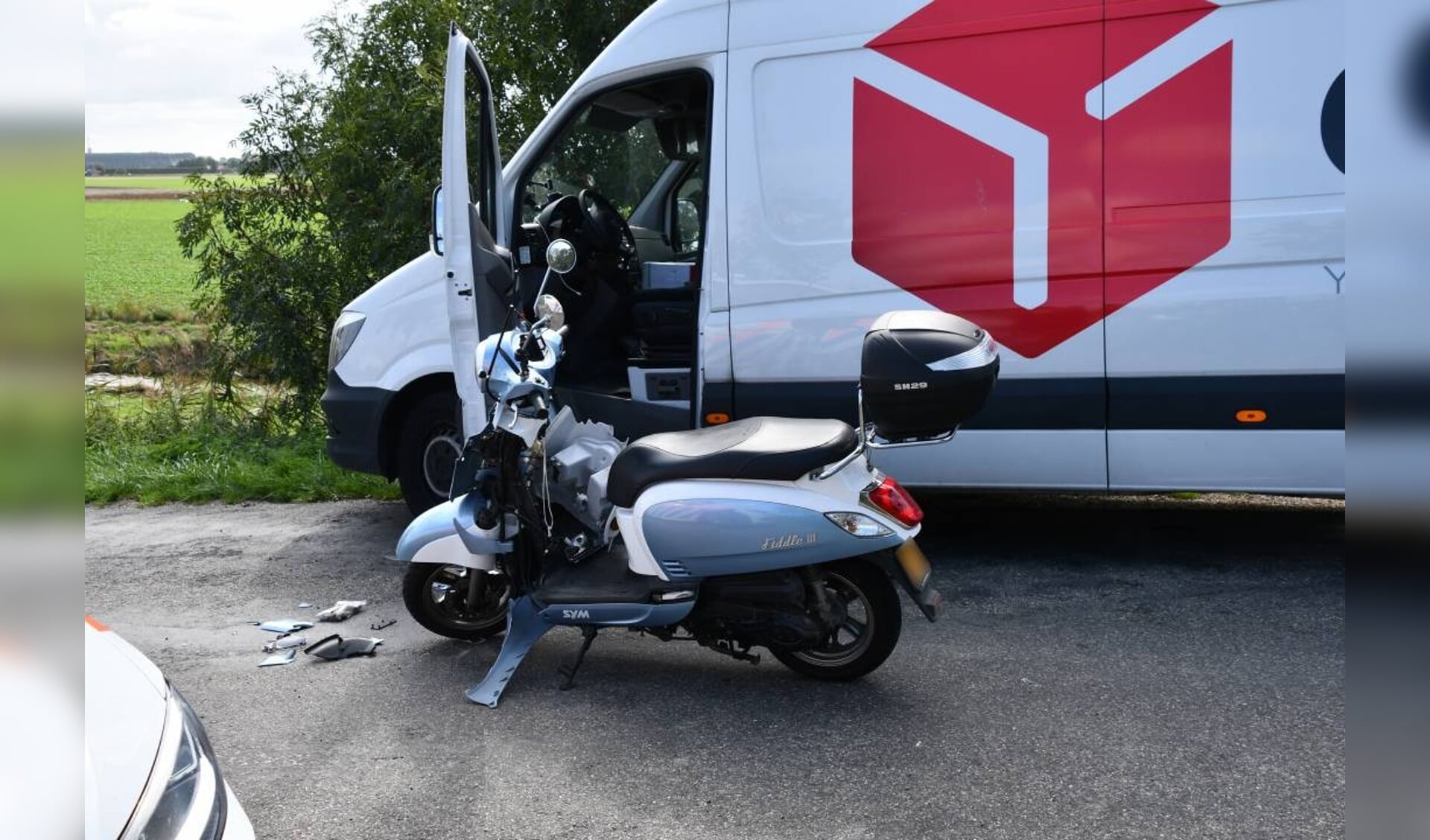 De scooter raakte beschadigd. 