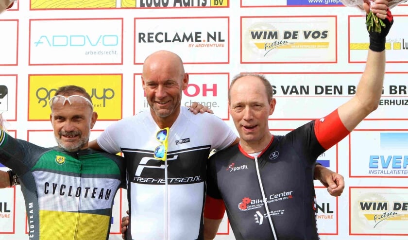 Het podium bij de categorie 50+ van vorig jaar met rechts (derde) Johan Pemen uit Rijsbergen. FOTO BWF