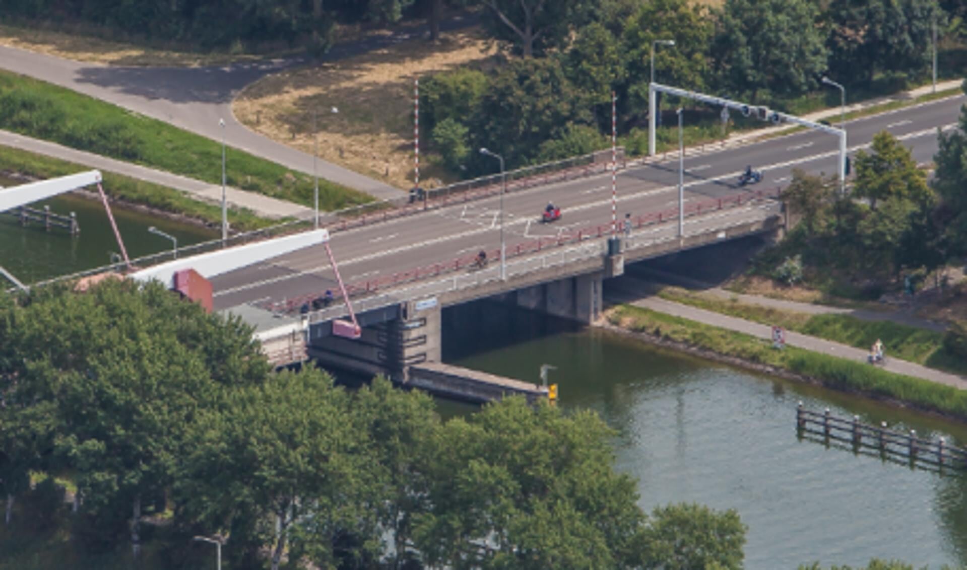 De Sloebrug over het Kanaal door Walcheren.