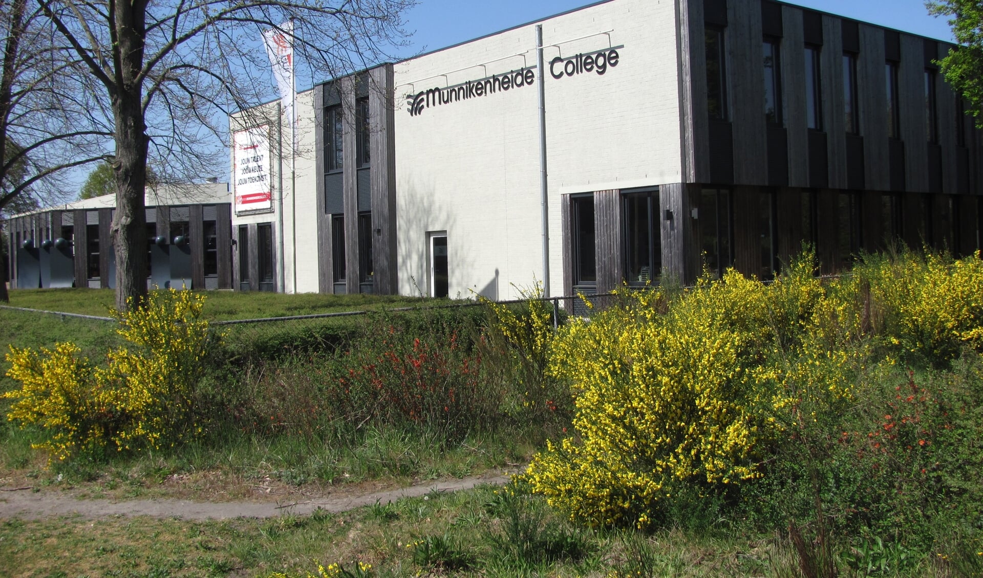 De locatie van het Munnikenheide College in Rucphen.