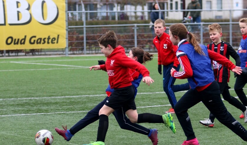 Voetbal is altijd stijd om de bal!