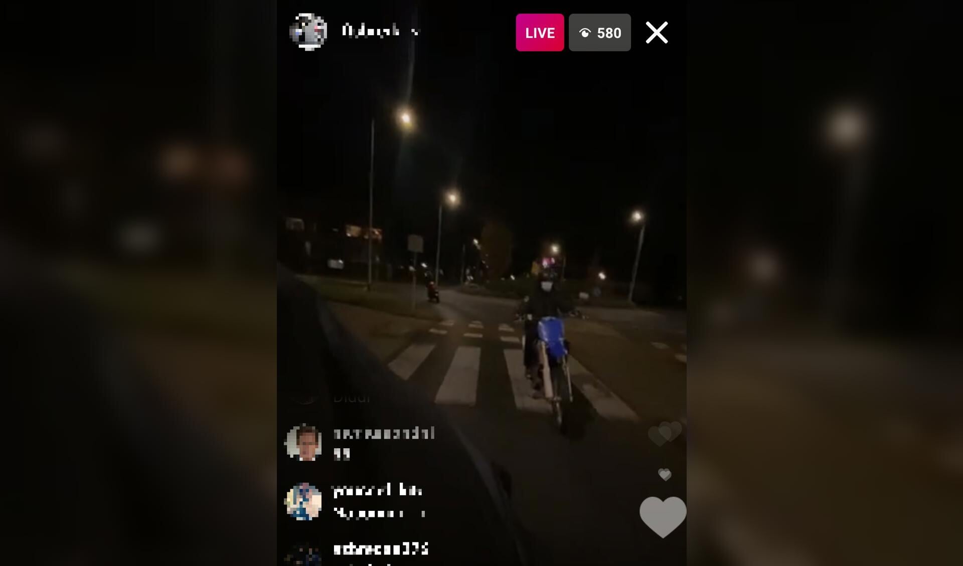 Bredanaars op scooters en brommers die na 21.00 uur door de stad racen en live zijn op Instagram