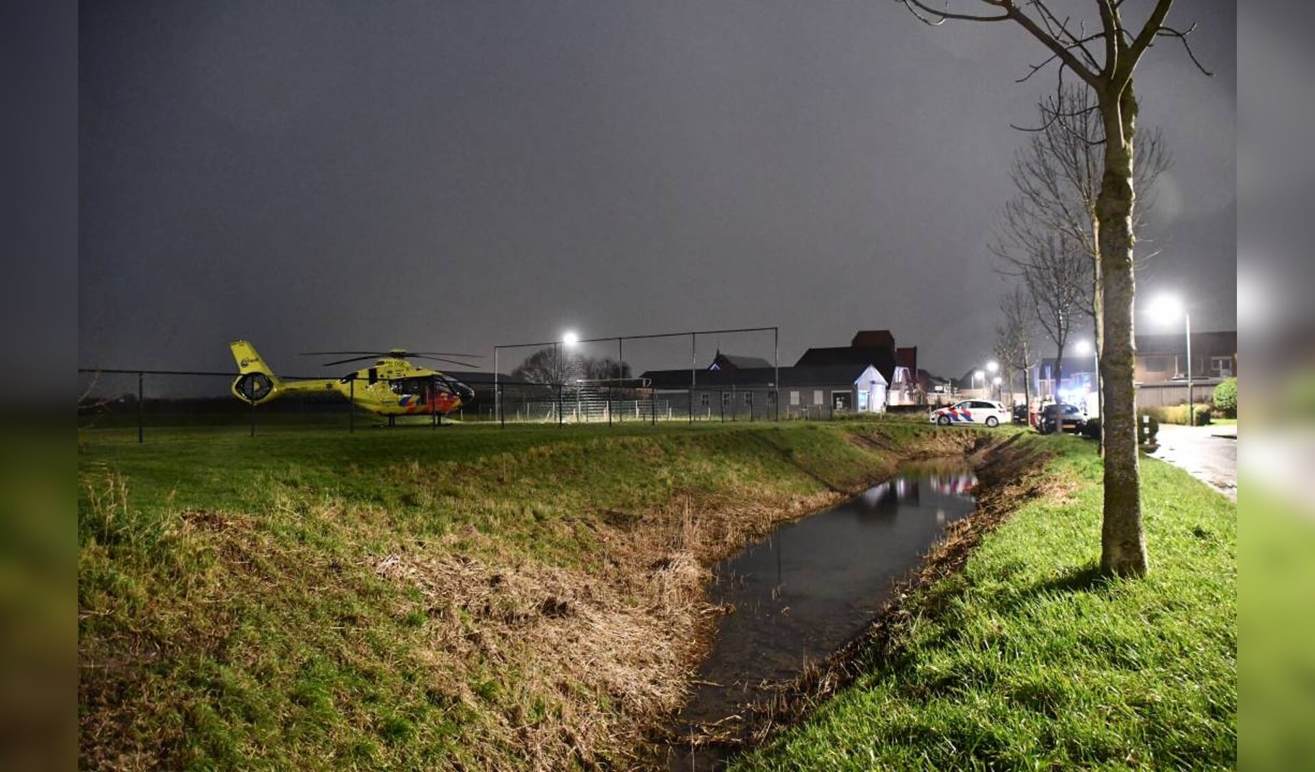 Traumahelikopter landde zondagavond in Oud-Vossemeer.