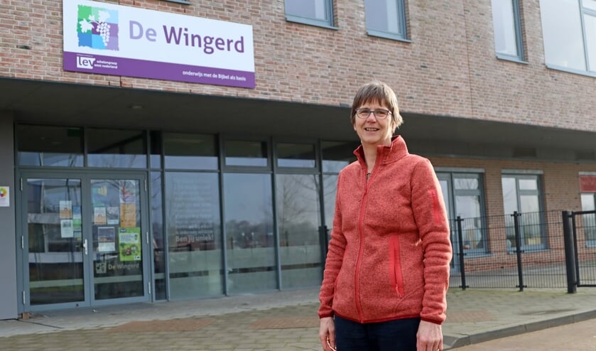 Juf Idith Scheele-Sikkes voor De Wingerd.