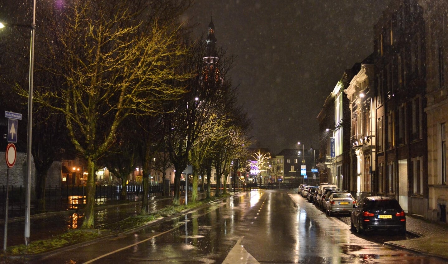 De Bredase straten zijn uitgestorven tijdens de eerste nacht met de avondklok. 