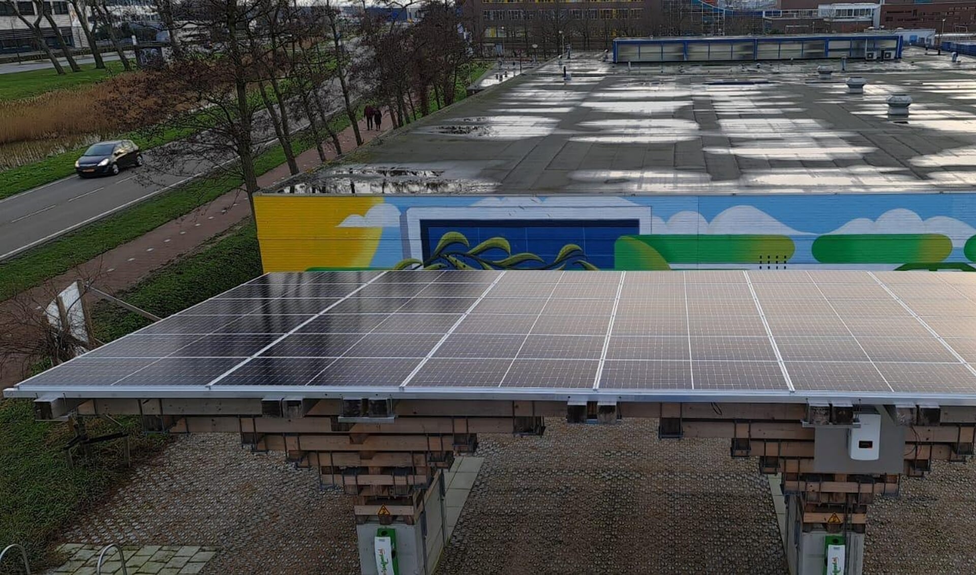 Het deelautopark op de Vlissingse Kenniswerf is voorzien van zonnepanelen.