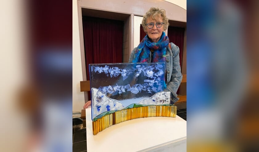 <p>Lia Bruyns-Schoonen is glaskunstenaar: 'Ik merkte al heel snel dat ik daar heel veel gevoel en passie in kwijt kon'</p>