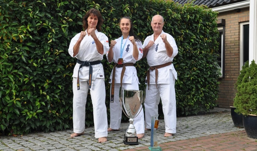<p>Lia, Valence en Boudein leven voor Kyokushin karate.</p>  