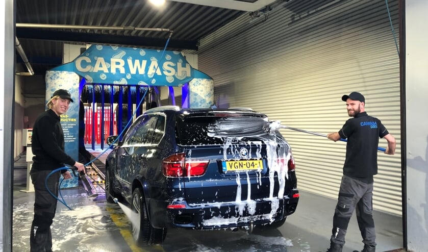 Maurice de Kort (links) en Wesley Huis In 't Veld van Carwash Goes.