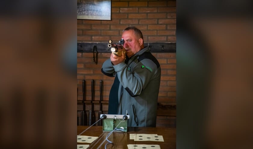 <p>Rinus maakte 26 jaar geleden dankzij een vriend kennis met de guld. </p>