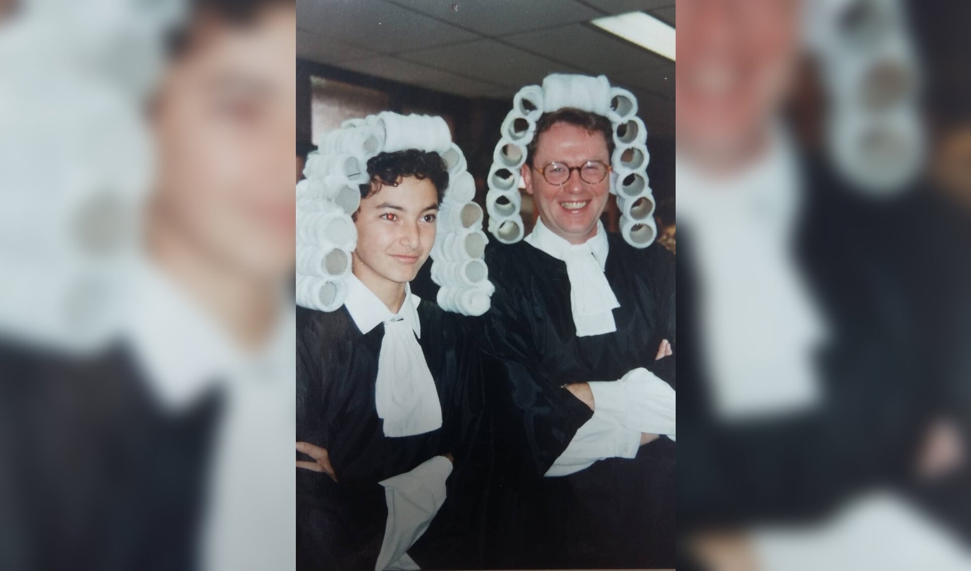 Nasrdin Dchar en docent Engels Ruud van Heijst tijdens de Mollermusical Tegenliggers in 1993 