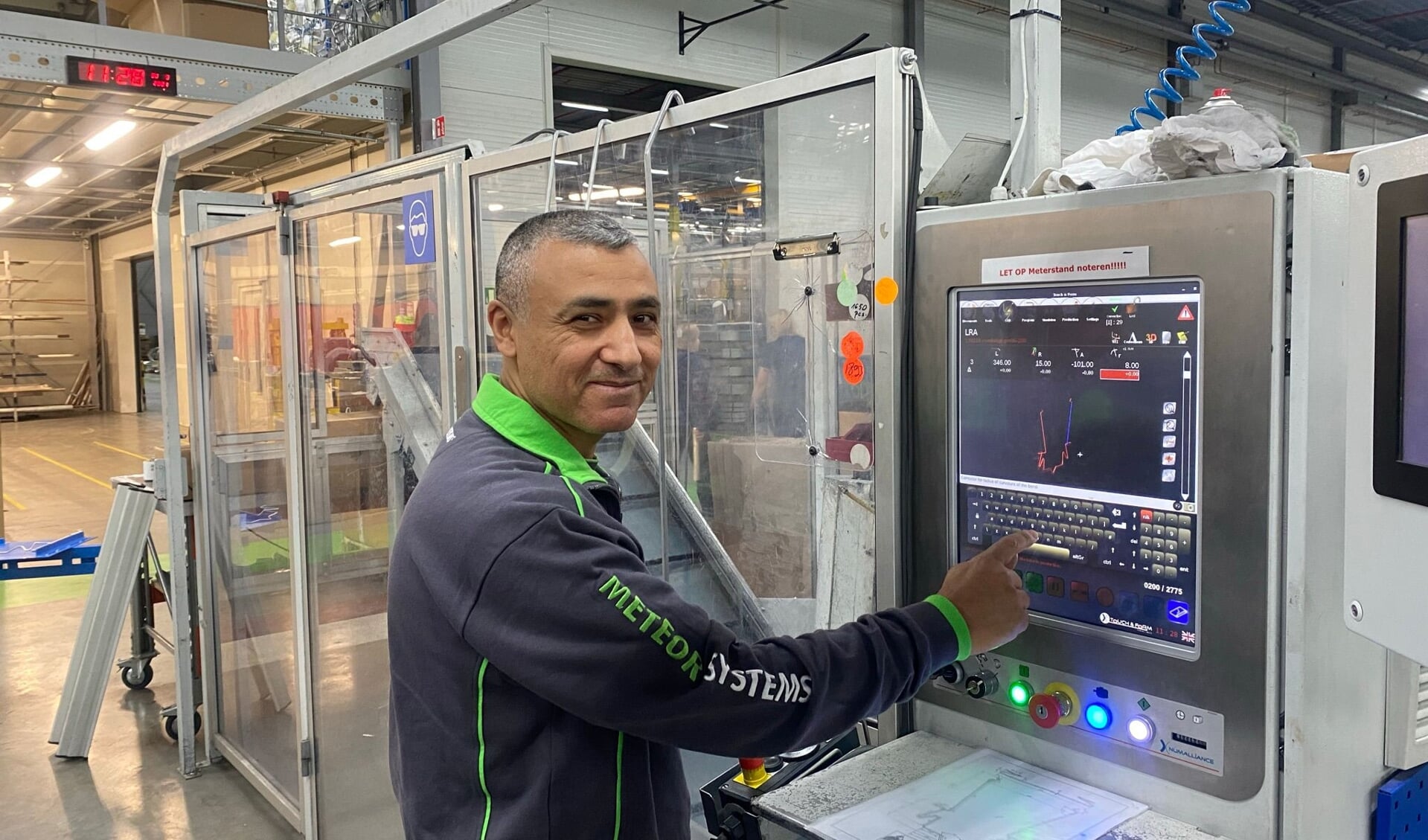 Brahim Saadouni, meewerkend voorman draadbuigmachines bij Meteor Systems.