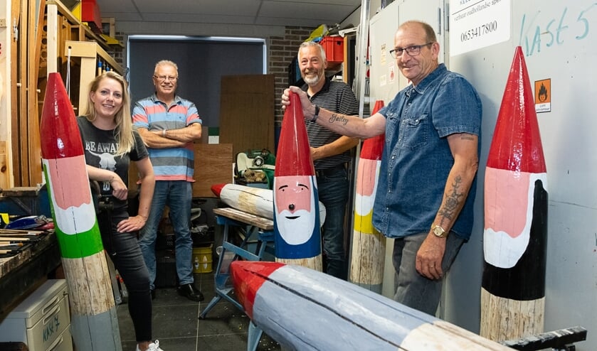 <p>Een aantal van de kabouterpalen (hier nog in wording) welke straks op het Kabouterpad zijn te bewonderen.</p>