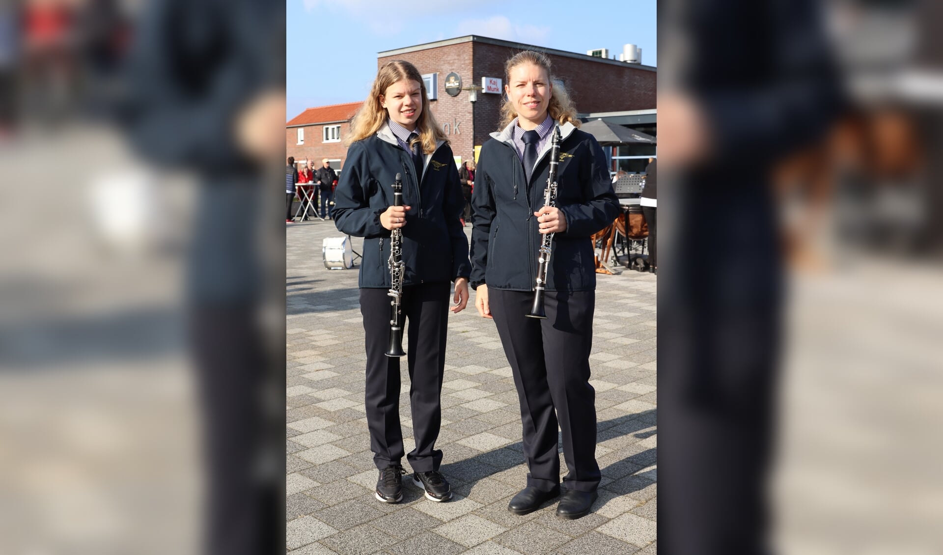 Moeder en dochter Els en Yora Martijn spelen klarinet bij Scheldegalm.