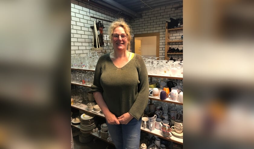 <p>Yvonne Marijnissen was onder de indruk van Nicole van Elterens verhaal over de Afriana Foundation.<br><br></p>