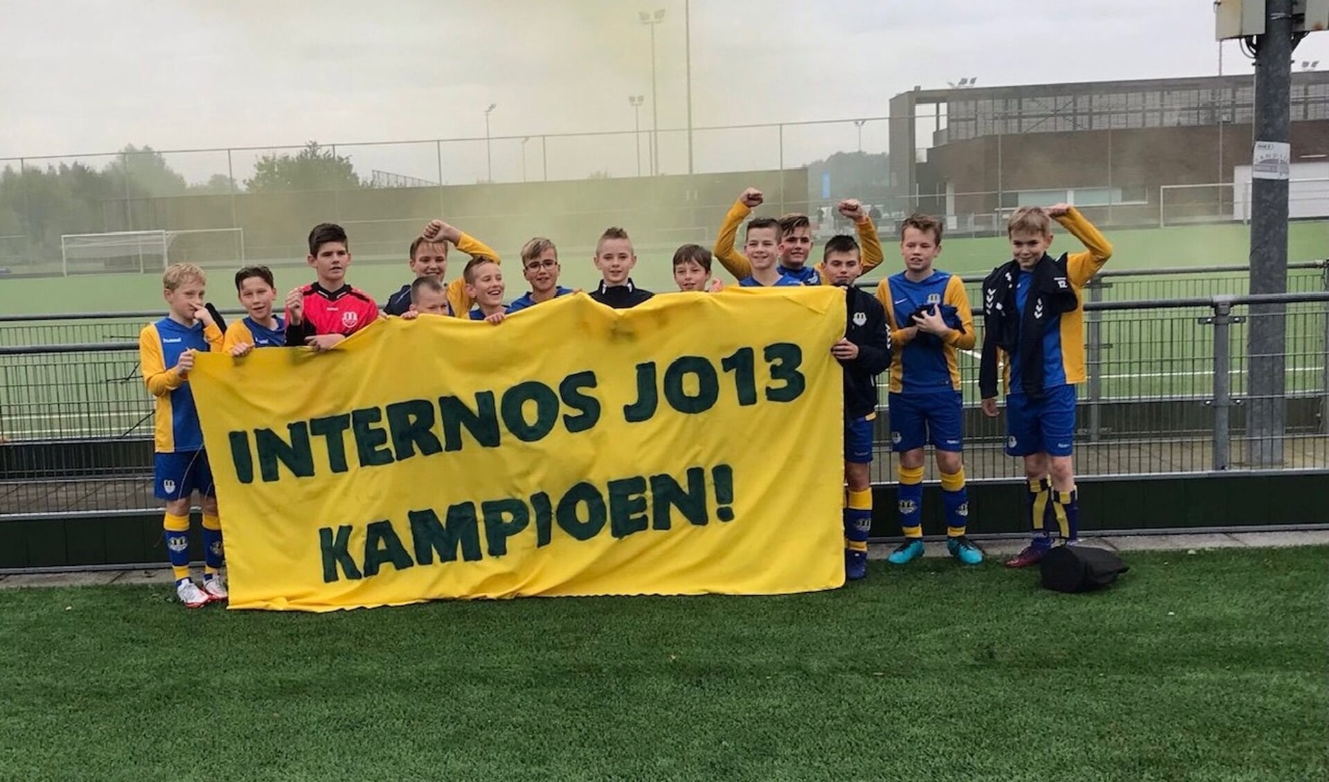 Internos JO13-1 werd ongeslagen kampioen.