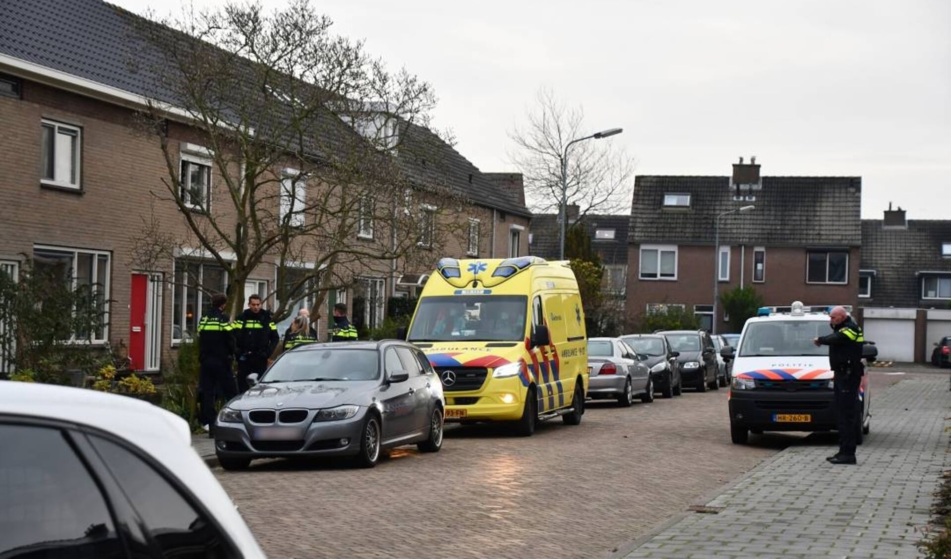 Politie en ambulance in de Baljuwlaan in Middelburg