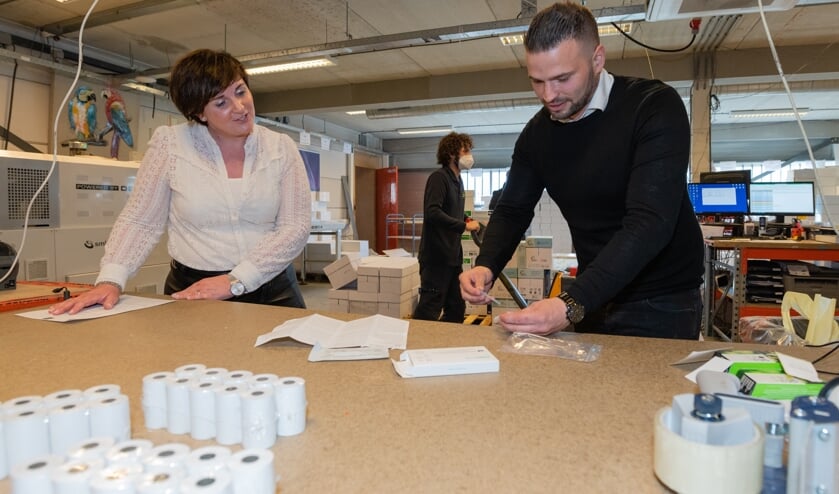 Monique en Marco bij Van der Logt.