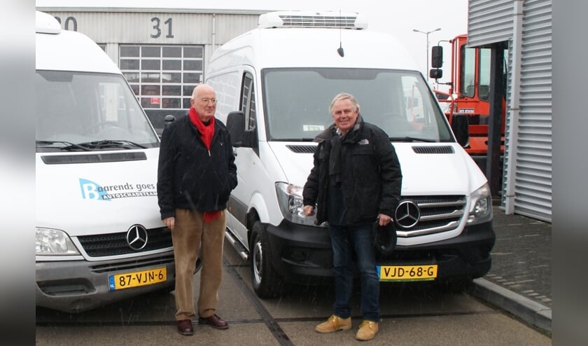 Links de oude bus, rechts de nieuwe.