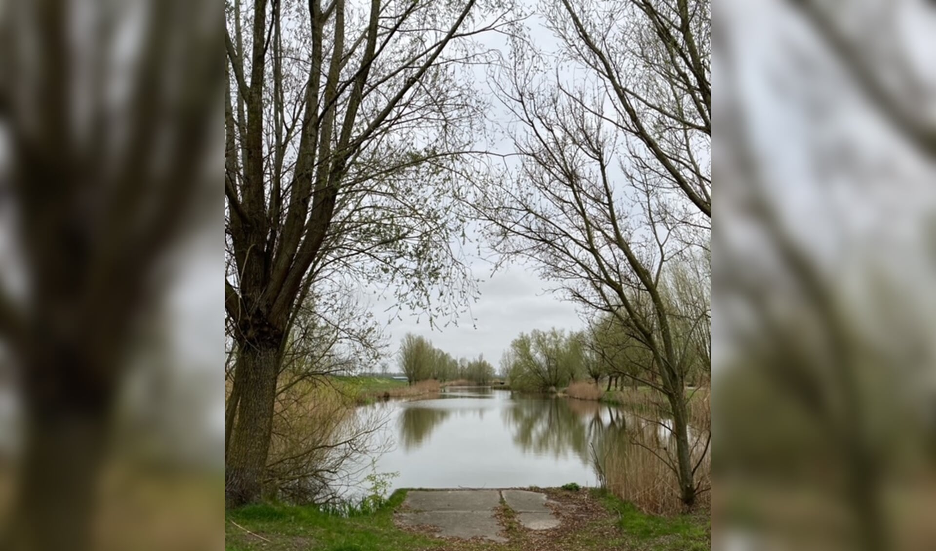 Oud Gastel vanaf de Veerkensweg, een mooi uitzicht op de vijver van Blankershof.