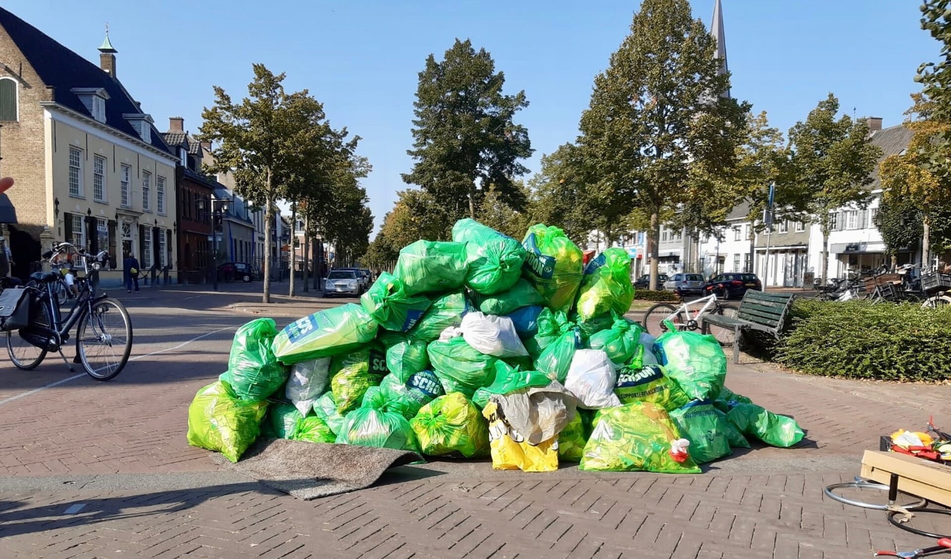 Op World Cleanup Day komen jaarlijks mensen in actie, om afval in en rondom Etten-Leur op te ruimen.