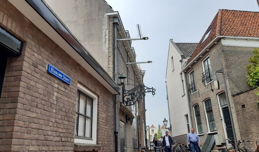 <p>Het straatje de Blaauwe Steen leidt naar de stadshaven van Goes.</p>